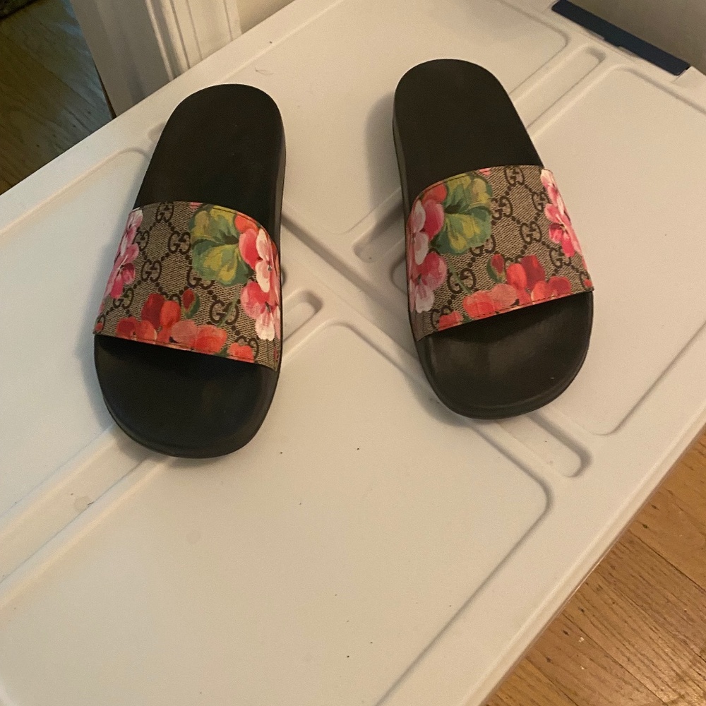 Gucci blooms slides
